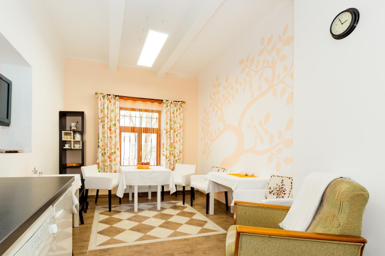 Pstrossova Vila - U Klasterni Zahrady Bechyně Exterior foto